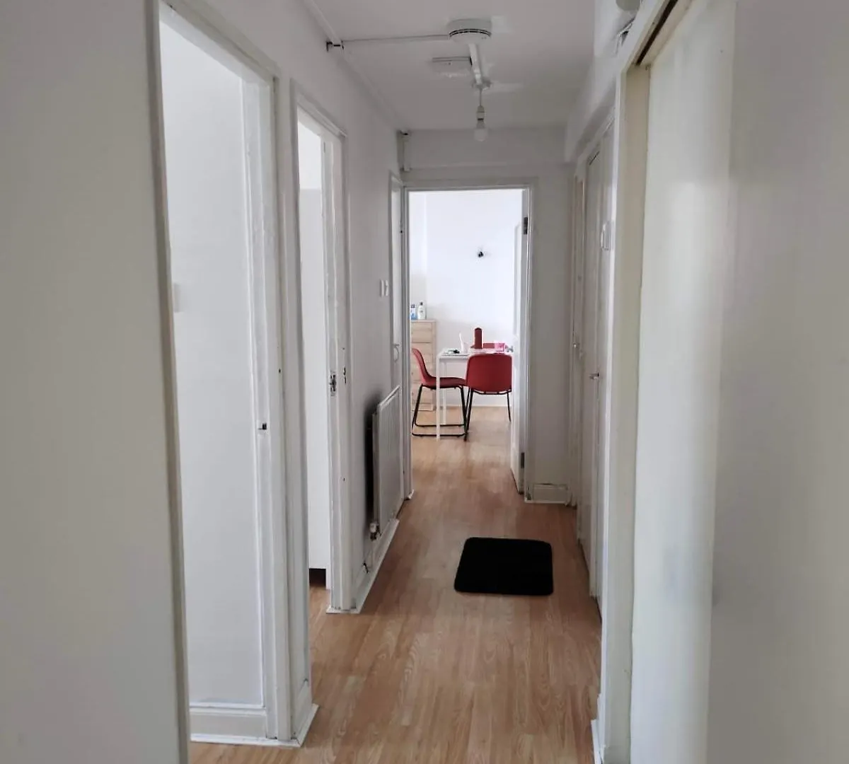 Homestay Flatshare Canary Wharf Cityview Shared With Host For Common Spaces Separate Bedroom Shared Bathroom London United Kingdom